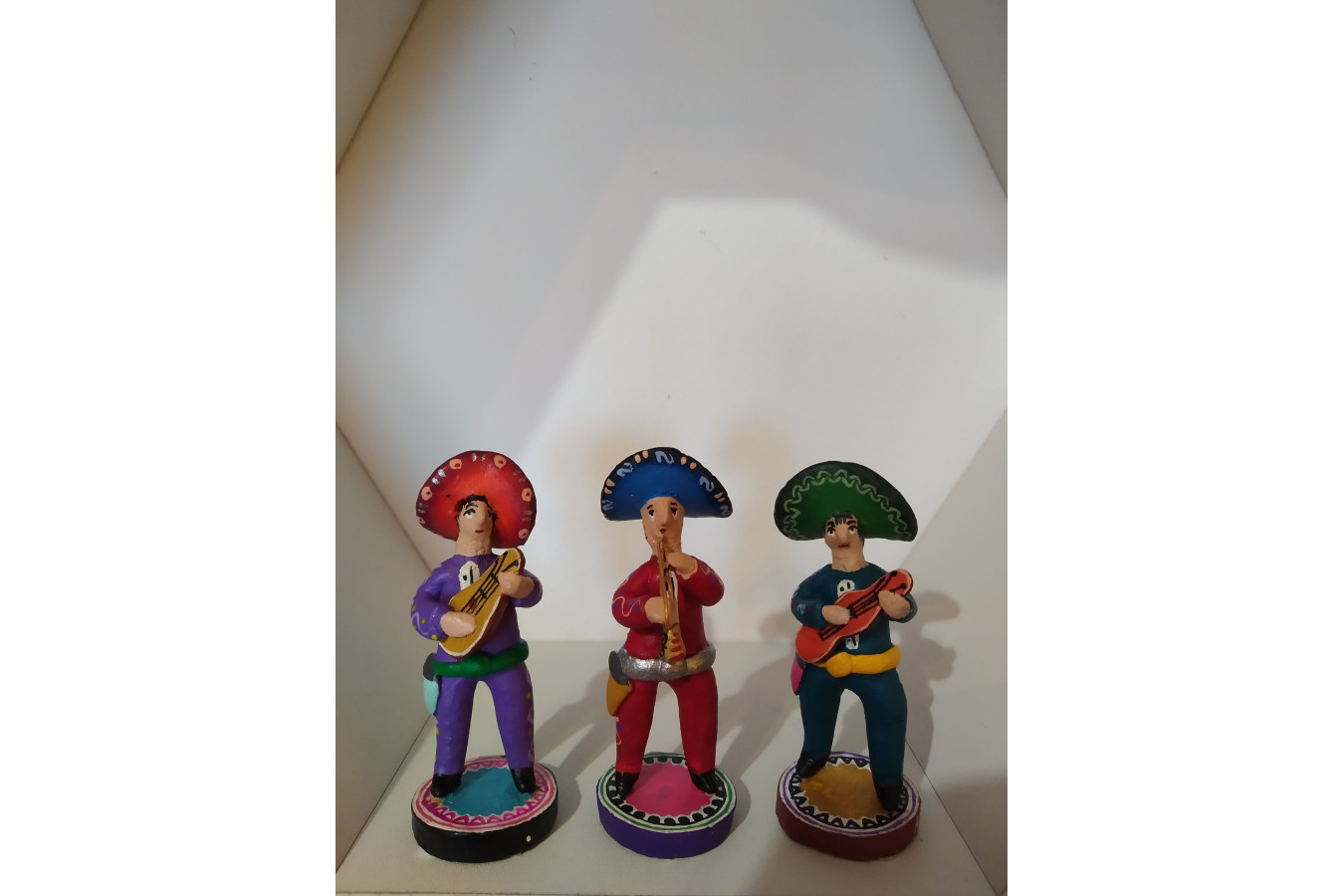Mariachi vivo - figurine de musicien - artisanat du Mexique - hauteur 8 cm