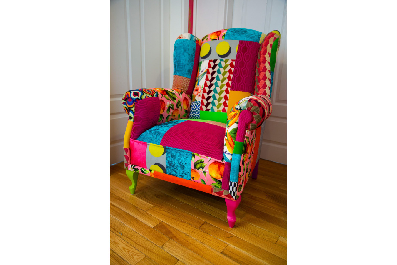 Fauteuils colorés cousus main