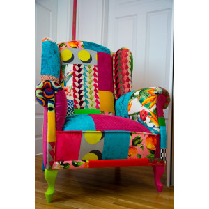 Fauteuils colorés cousus main
