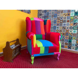 Fauteuils colorés cousus main