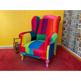 Fauteuils colorés cousus main