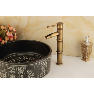 Nina - Elégant robinet de lavabo en laiton
